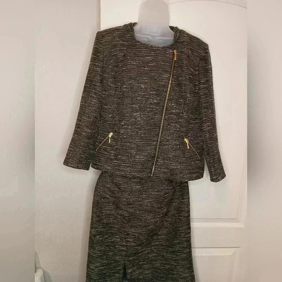 2/$30 Mary Kay Women's Two-Piece Suit: Blazer and Skirt Set (#866) - Picture 1 of 12